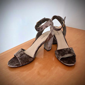 Indigo Road NWT Brown Velvet Ankle Strap Heeled Sandals 8.5M
